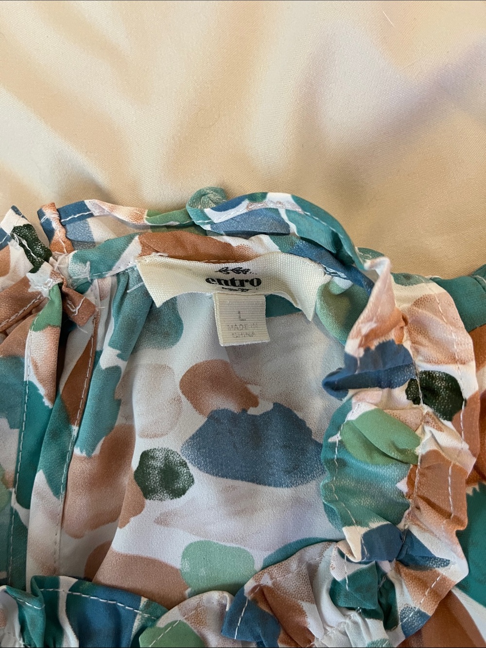 Entro L Multicolor Brushstroke Short Sleeve Top - Picture 4 of 4